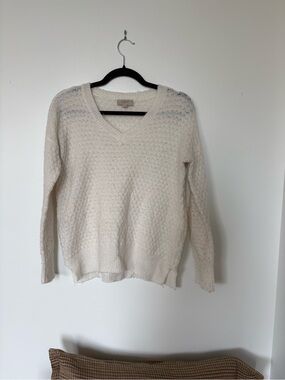 LOFT Cream V-Neck Textured Knit Pullover